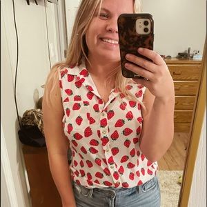 STRAWBERRY GRAPHIC TOP size small